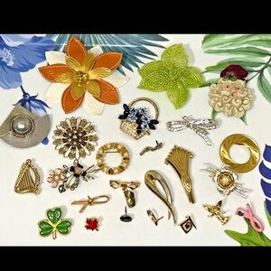 25 Pc. Lot Vintage - Now Misc. Gold Silver Tone Pinback Pin Brooch Retro MCM 925